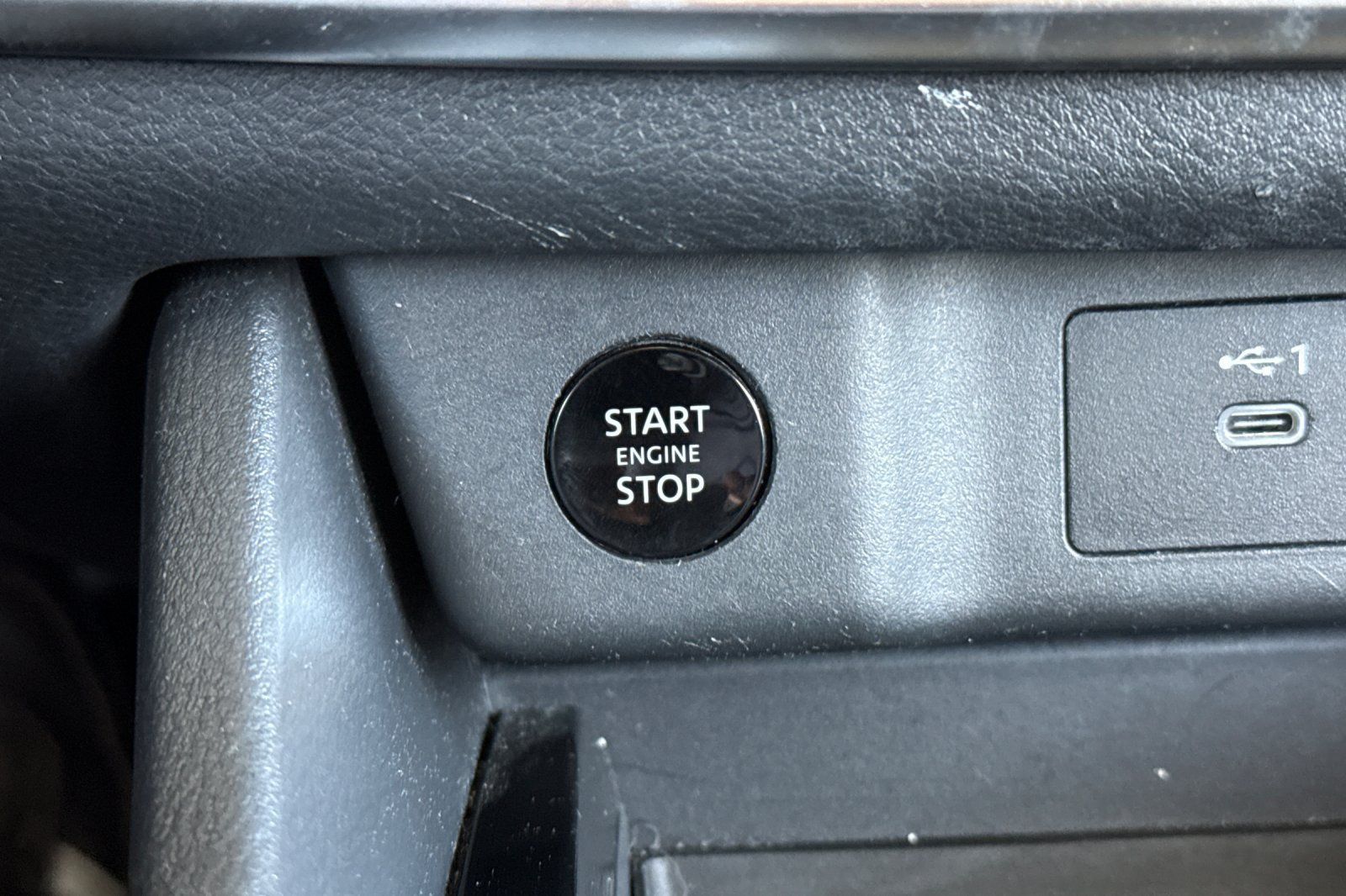 Certified 2025 Nissan Rogue SV AWD/4WD image 29
