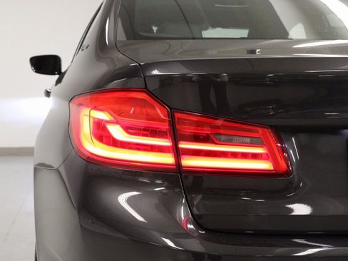 Used 2019 BMW 530e xDrive image 10