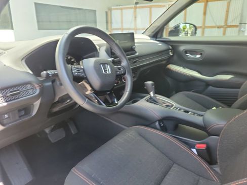 Used 2024 Honda HR-V Sport image 11