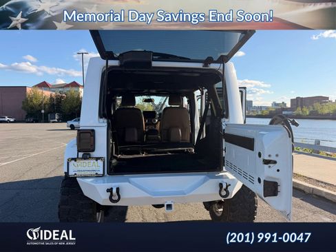 Used 2016 Jeep Wrangler Unlimited Sahara w/ Connectivity Group AWD/4WD image 48