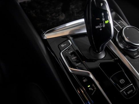 Used 2023 BMW 530e w/ Premium Package image 36