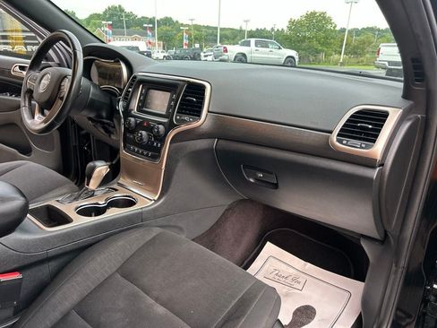 Used 2017 Jeep Grand Cherokee Laredo w/ Quick Order Package 23E AWD/4WD image 31
