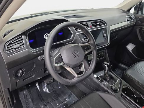 Used 2022 Volkswagen Tiguan SE AWD/4WD image 16