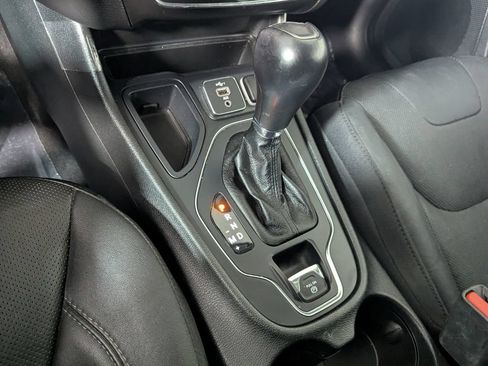Used 2021 Jeep Cherokee Latitude Lux w/ Comfort/Convenience Group FWD image 21