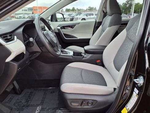 Certified 2025 Toyota RAV4 XLE w/ Convenience Package image 18