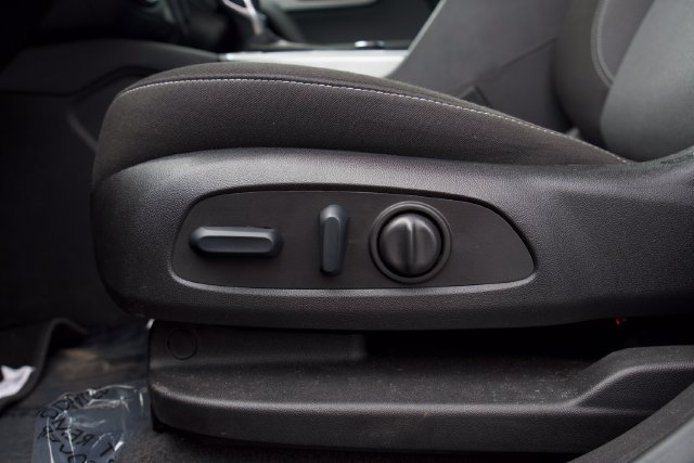 Used 2025 Chevrolet Blazer LT FWD image 20