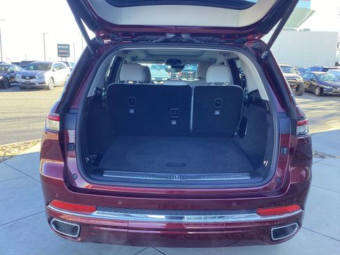 Used 2023 Jeep Grand Cherokee Overland image 5