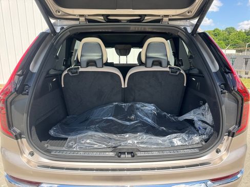 New 2026 Volvo XC90 T8 Plus w/ Protection Package Premier AWD/4WD image 15