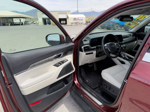 Used 2024 Kia Telluride SX w/ Towing Package FWD image 10