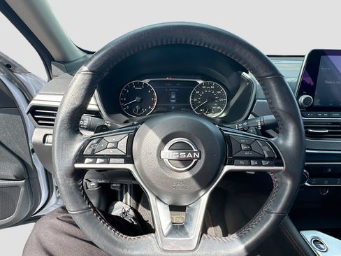 Used 2023 Nissan Altima 2.5 SR FWD image 11