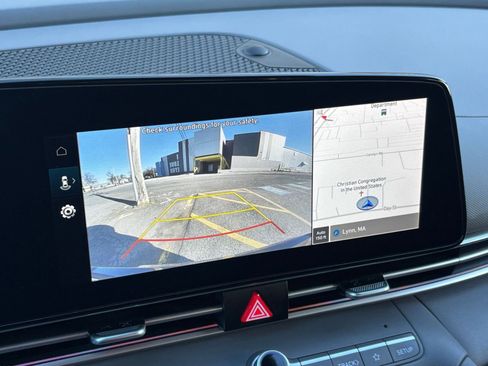 Used 2025 Hyundai Elantra SEL image 17