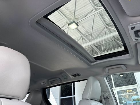 Used 2013 Toyota Sienna XLE FWD image 22