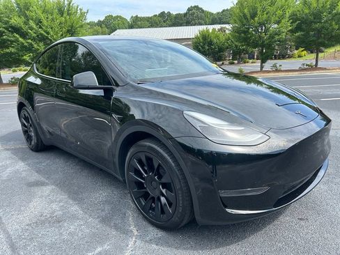 Used 2024 Tesla Model Y 2WD image 17