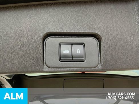 Used 2025 Nissan Rogue SV image 14