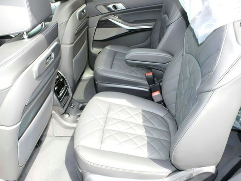 Used 2026 BMW X7 xDrive40i w/ M Sport Package image 15