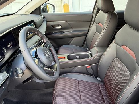 New 2026 Nissan Kicks SR w/ Cold Weather Package image 11