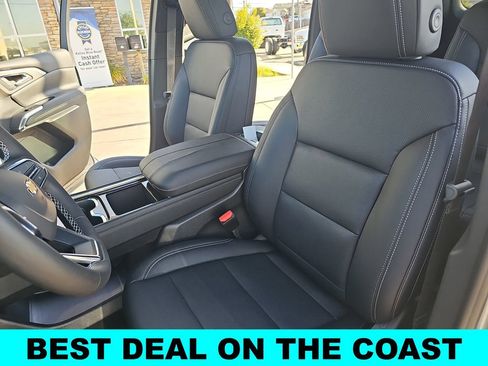 New 2026 Chevrolet Traverse LT w/ Sun and Wheel Package FWD image 16