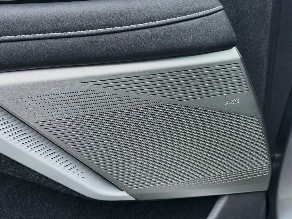 Certified 2025 Cadillac Optiq Luxury 2 AWD/4WD image 19
