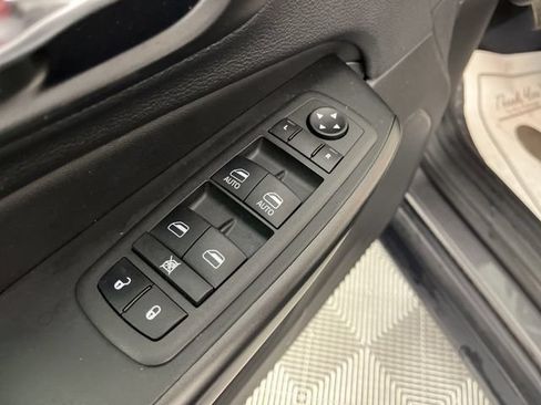 Used 2022 Jeep Cherokee Trailhawk w/ Comfort/Convenience Group AWD/4WD image 32