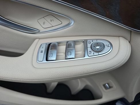 Used 2018 Mercedes-Benz GLC 300 4MATIC image 36