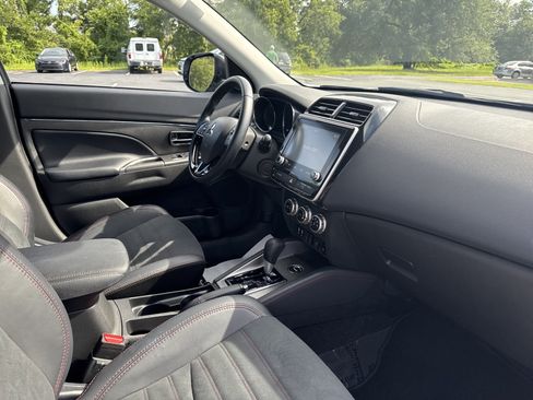 Used 2025 Mitsubishi Outlander Sport ES AWD/4WD image 28