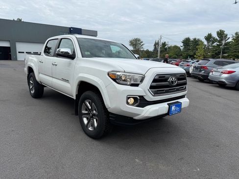 Used 2016 Toyota Tacoma Limited image 3