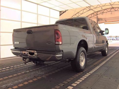 Used 2002 Ford F250 Lariat RWD image 5