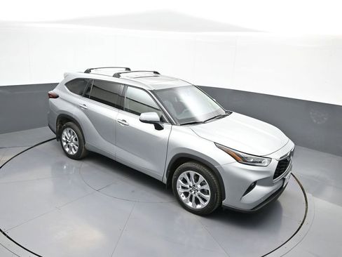 Certified 2024 Toyota Highlander Limited AWD/4WD image 38