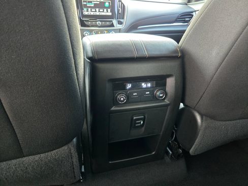 Used 2018 Chevrolet Traverse LT FWD image 36