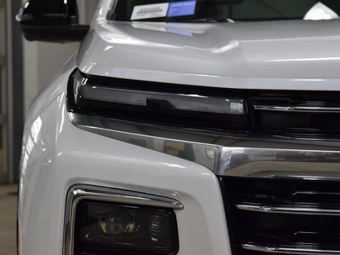 Used 2025 Chevrolet Traverse High Country image 12