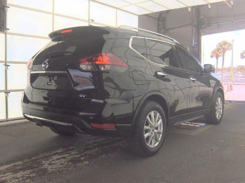 Used 2019 Nissan Rogue SV FWD image 2