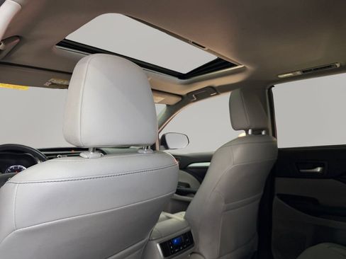 Used 2016 Toyota Highlander XLE FWD image 21