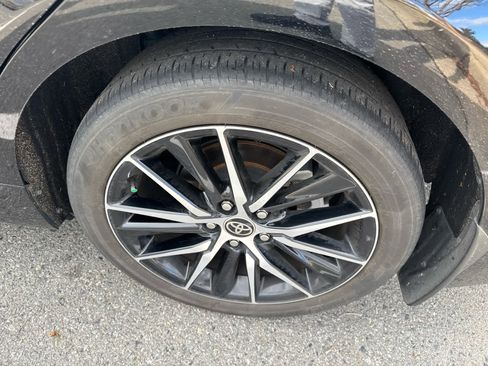 Used 2022 Toyota Camry SE image 9