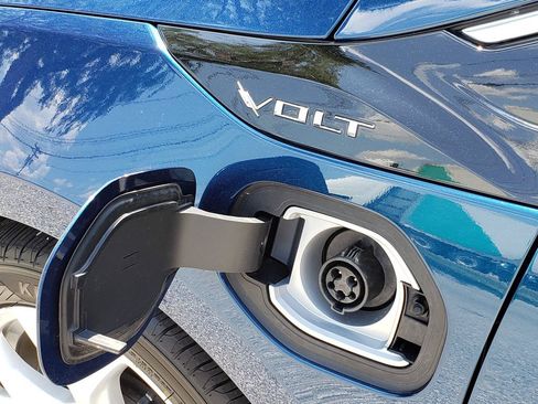Used 2019 Chevrolet Volt Premier w/ Driver Confidence II Package FWD image 8