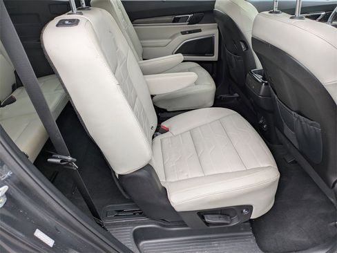 Used 2022 Kia Telluride SX w/ SX Prestige Package image 26