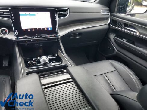 Used 2024 Jeep Wagoneer L Series II w/ Flexible Seating Group AWD/4WD image 17