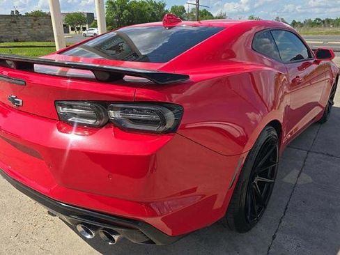 Used 2021 Chevrolet Camaro SS image 3