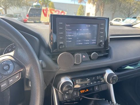 Used 2019 Toyota RAV4 XLE w/ Convenience Package image 4