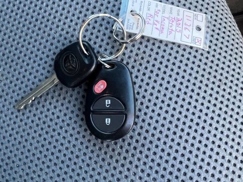 Used 2015 Toyota Tacoma 4x4 Double Cab w/ TRD Off-Road Package image 27