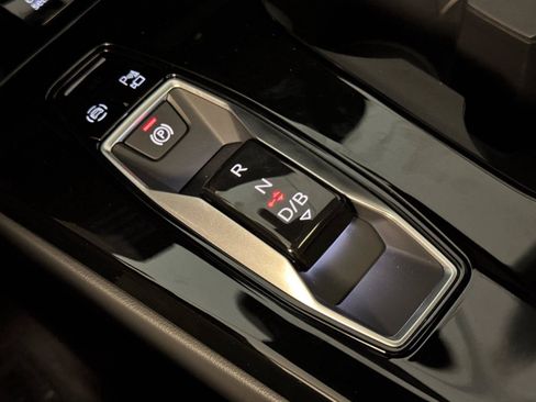 Used 2025 Audi Q6 e-tron Premium Plus AWD/4WD image 22