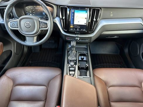 Used 2019 Volvo XC60 T6 Momentum w/ Multimedia Package AWD/4WD image 13