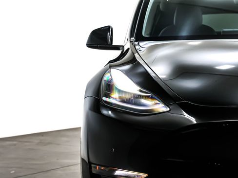 Used 2021 Tesla Model Y Long Range image 13