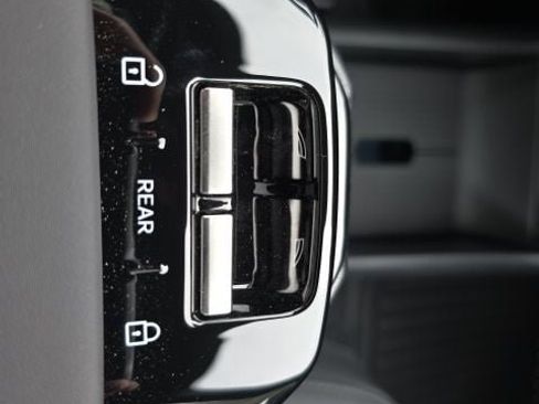 New 2026 Volvo EX30 Cross Country Ultra w/ Protection Package image 33