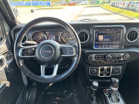 Used 2018 Jeep Wrangler Unlimited Sahara w/ Dual Top Group AWD/4WD image 18