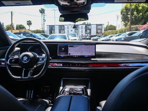 Used 2023 BMW 740i RWD image 12