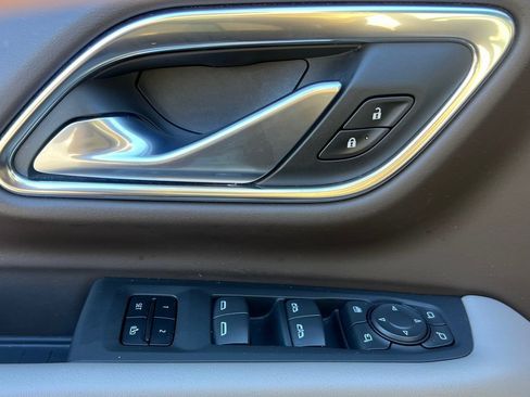 Used 2022 Chevrolet Tahoe Z71 w/ Luxury Package image 8