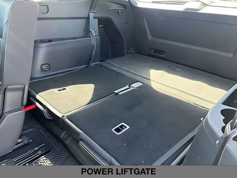Used 2023 Volkswagen Atlas SE AWD/4WD image 3