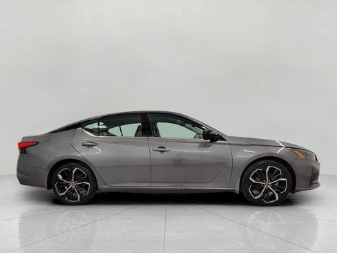 Used 2025 Nissan Altima 2.5 SR image 12