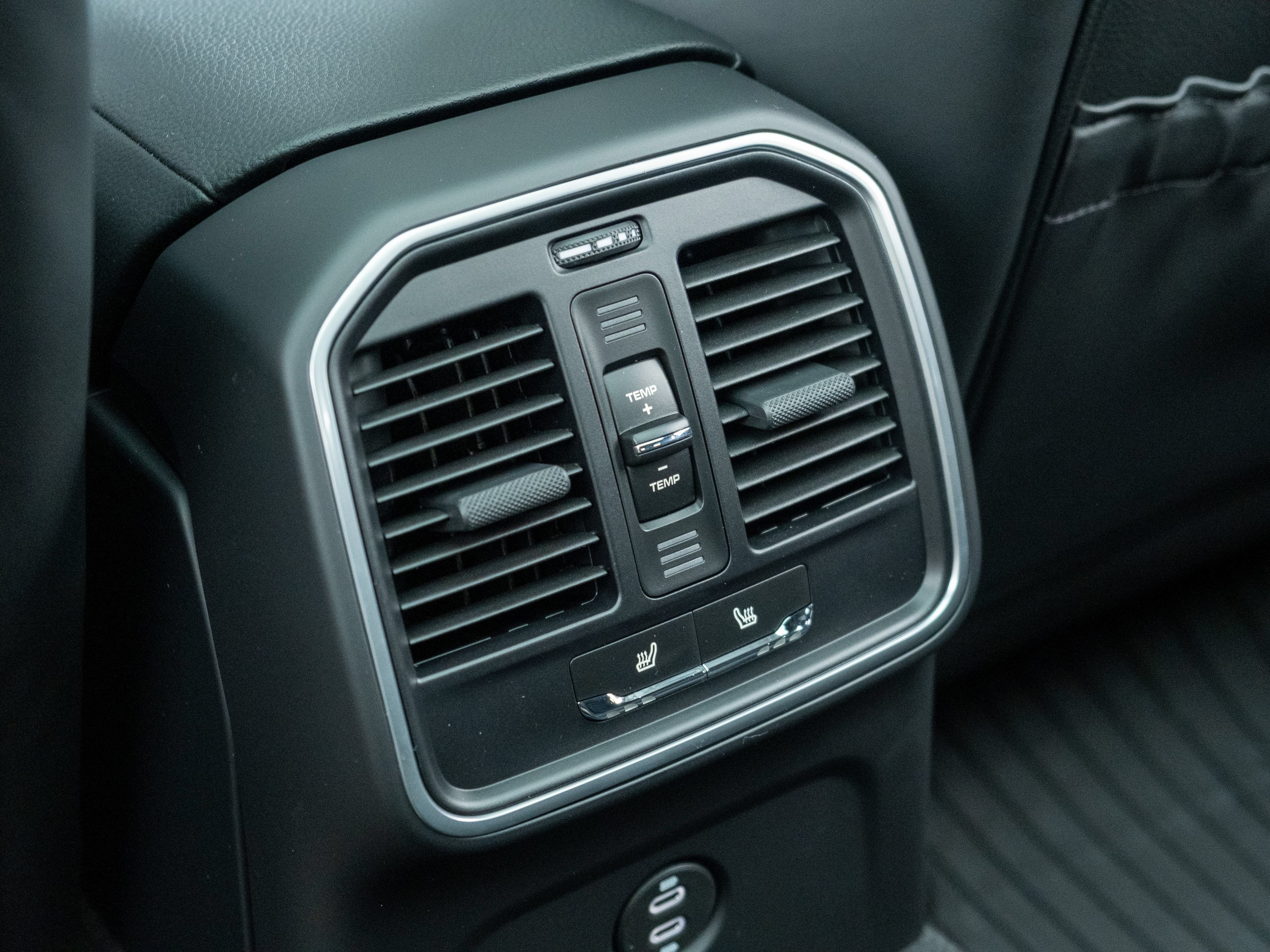 Certified 2026 Porsche Macan AWD/4WD image 38