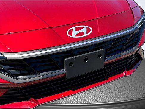 Used 2025 Hyundai Elantra Sport FWD image 32